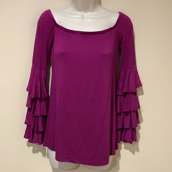 Ariella off/on shoulder top - Picture 2 of 10